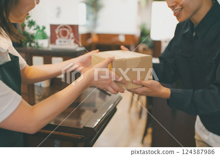 parcel delivery, female, females 124387986