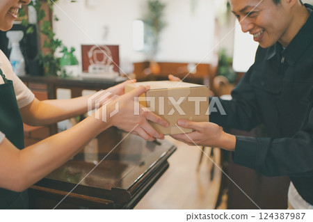 coffee shop, cafe, cafeteria 124387987