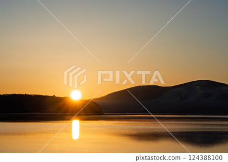 Quiet Lake Yamanaka before dawn Quiet Lake Yamanaka before dawn 124388100