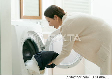 洗衣服的女人 洗衣服的女人 124388208