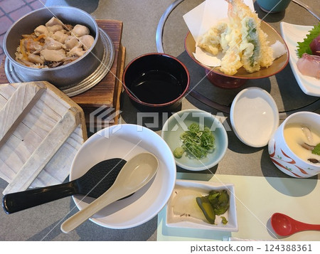 Chicken Kamameshi set meal material background 124388361