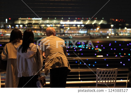 A family looking at the night view of Haneda Airport A family looking at the night view of Haneda Airport 124388527