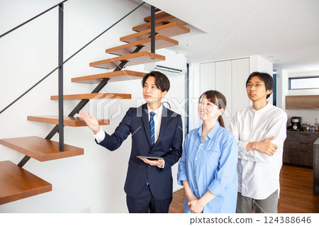 房屋銷售：日本銷售員展示樣品房 124388646