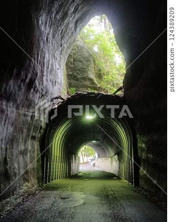 Chiba double-decker tunnel 124389209