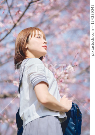 櫻花下的女高中生 櫻花下的女高中生 124389342