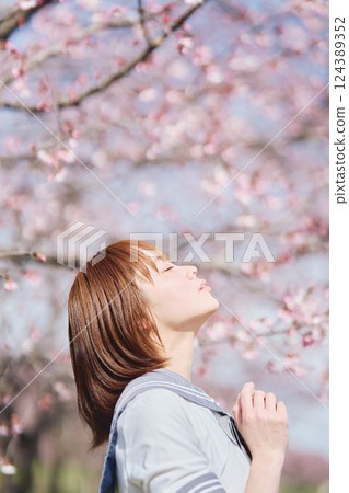 櫻花下的女高中生 櫻花下的女高中生 124389352