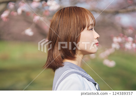 櫻花下的女高中生 124389357