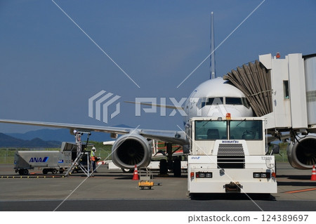 一架 737 準備起飛 一架 737 準備起飛 124389697