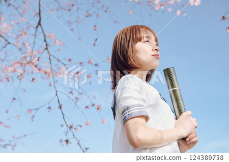High school girl under the blue sky and cherry blossoms 124389758