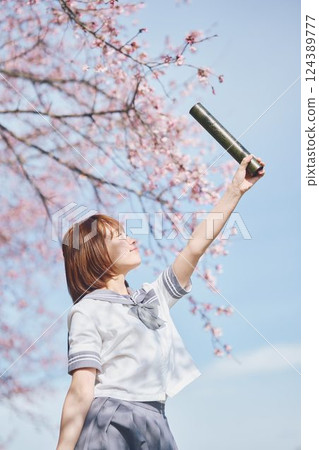 藍天櫻花下的女高中生 藍天櫻花下的女高中生 124389777