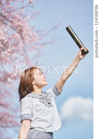 High school girl under the blue sky and cherry blossoms 124389786