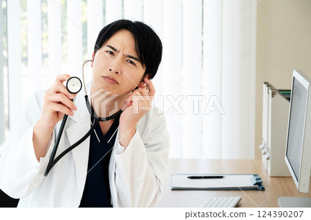 Doctor who places a stethoscope 124390207