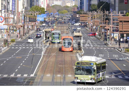 [Hiroshima] Streetcars, buses and streetscapes 124390291