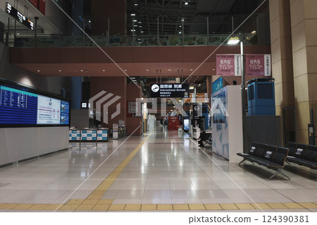 [Kansai International Airport] International Arrivals Lobby 124390381