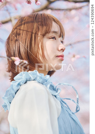 Cherry blossoms and a young woman 124390694