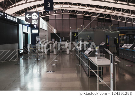 [Kansai International Airport] International departure lobby 124391298