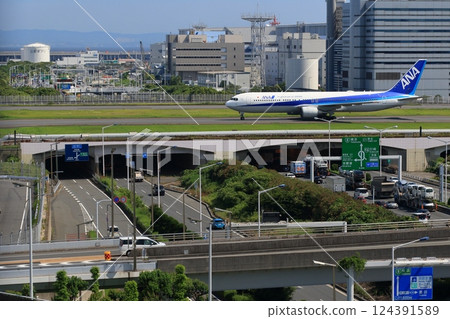 ANA plane running on a taxiway crossing the Metropolitan Expressway Taxiway at Haneda Airport 124391589