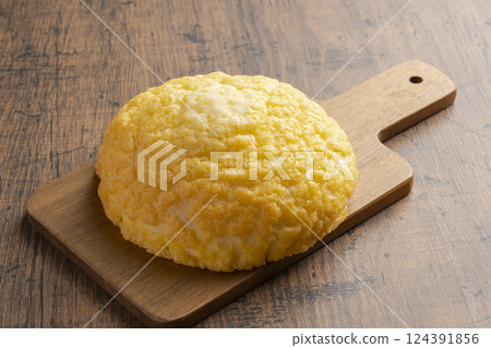 剛出爐的哈密瓜麵包 剛出爐的哈密瓜麵包 124391856