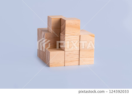 Wooden cubes 124392033