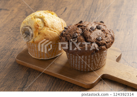 Banana and chocolate chip muffins Banana and chocolate chip muffins 124392314