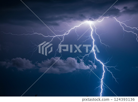 lightning in the night sky 124393136