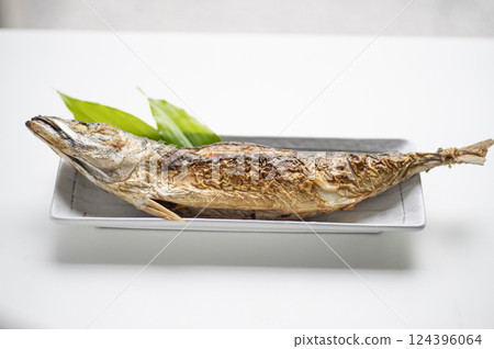 鹽烤整條鯖魚 鹽烤整條鯖魚 124396064