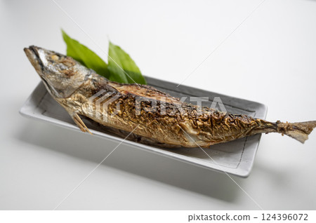 鹽烤整條鯖魚 鹽烤整條鯖魚 124396072