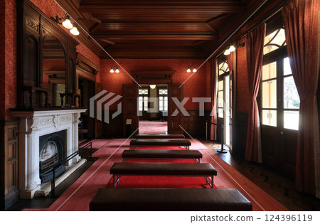 The large dining hall on the first floor of the Western-style building in the Kyu-Iwasaki Residence Gardens 124396119