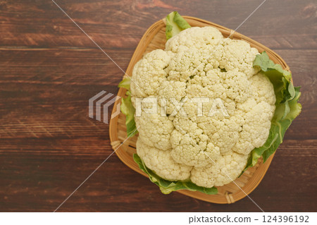 cauliflower  124396192