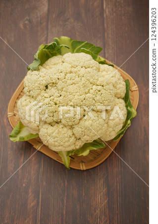 cauliflower  124396203