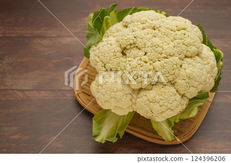 cauliflower  124396206