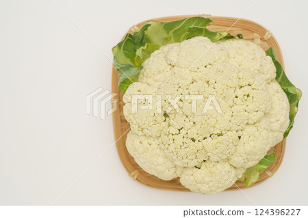 cauliflower  124396227