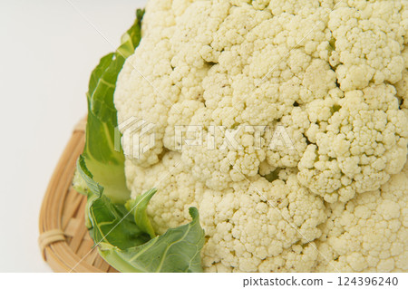 cauliflower  124396240
