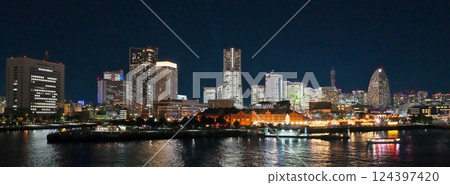 冬季橫濱港未來塔夜空閃耀未來之燈全景 124397420