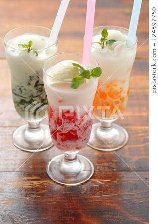 Fruit Ice Float Drink 01 124397750