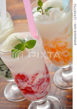 Fruit Ice Float Drink 03 124397752