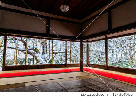 Snow at Hosen-in Temple in Ohara, Kyoto - Shoin and Bankan-en 124398796