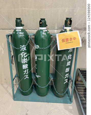 Gas cylinder: liquefied carbon dioxide Gas cylinder: liquefied carbon dioxide 124398900