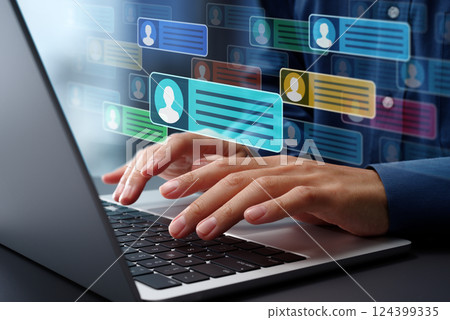 透過公司內部社交網路上的討論論壇進行員工溝通和知識共享 124399335