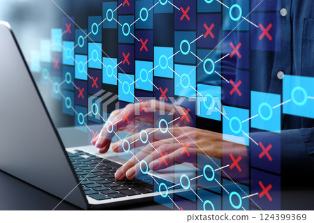 透過戰略思維找到正確答案。實現您的目標的路線圖。一名工程師在筆記型電腦上做實驗 透過戰略思維找到正確答案。實現您的目標的路線圖。一名工程師在筆記型電腦上做實驗 124399369