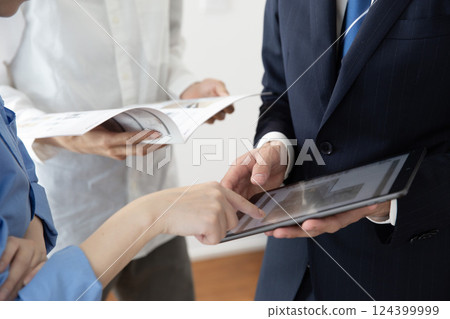 Housing sales: Japanese salesman explaining a model room 124399999