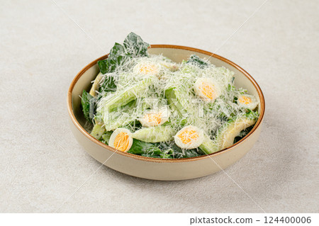 Portion of healthy avocado green salad Portion of healthy avocado green salad 124400006
