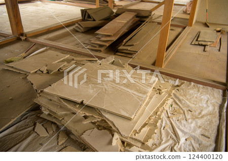 Demolition waste from old houses Demolition waste from old houses 124400120