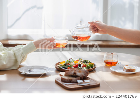 Couple pouring tea 124401769
