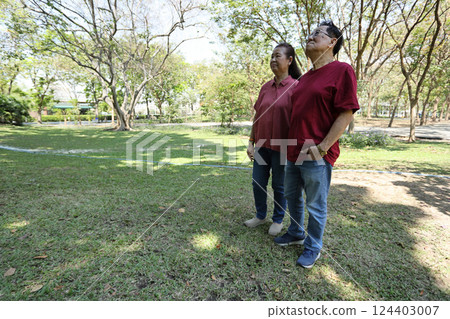 Senior in The Park 124403007