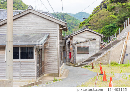 Traditional burnt cedar plank streetscape (Takenocho, Toyooka City, Hyogo Prefecture) Traditional burnt cedar plank streetscape (Takenocho, Toyooka City, Hyogo Prefecture) 124403135