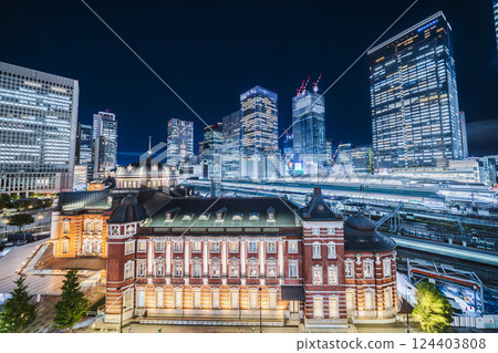 Tokyo Station city night view: Illuminated station building and skyscrapers [Chiyoda Ward, Tokyo] 124403808