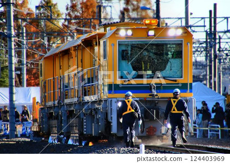 它可以去除鋼軌表面的細小刮痕,延長其使用壽命約兩倍... 軌道養護車“鋼軌打磨車” 它可以去除鋼軌表面的細小刮痕,延長其使用壽命約兩倍... 軌道養護車“鋼軌打磨車” 124403969