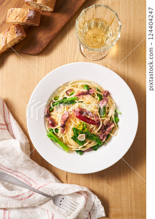 螢火蟲魷魚和油菜花辣椒 124404247