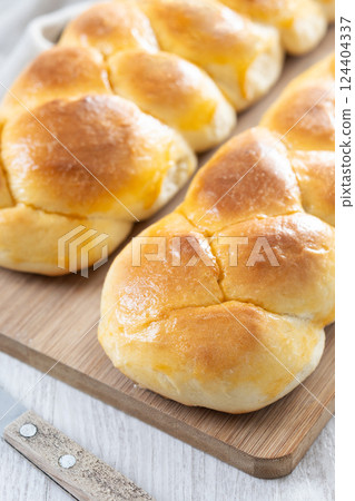 Traditional Easter braided bread. Tsoureki braid on wooden table Traditional Easter braided bread. Tsoureki braid on wooden table 124404337